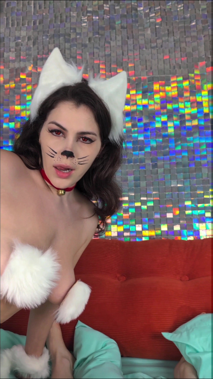 Valentina Nappi: Stasera La Gattina Valentina Nappi Ama Essere Riempita Nel Culo