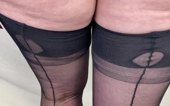 Mr MF: Mrs Mature Feet Wearing Her Original Harmony Points