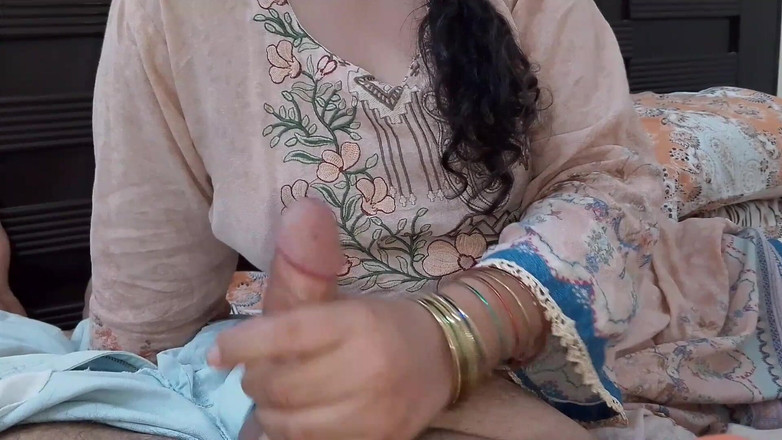 QueenbeautyQB: 両親不在の間、彼女を家に招いた