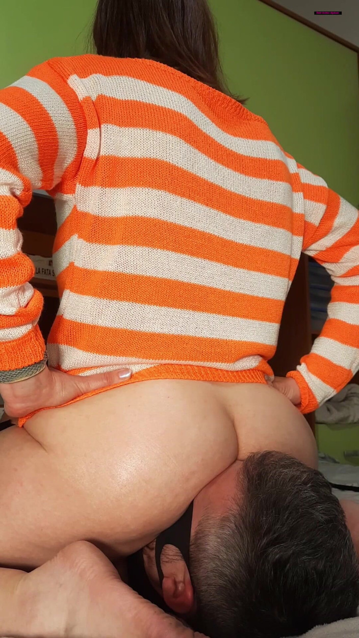 goddess82: You Can't See My Ass! You Can Only Stand Under...