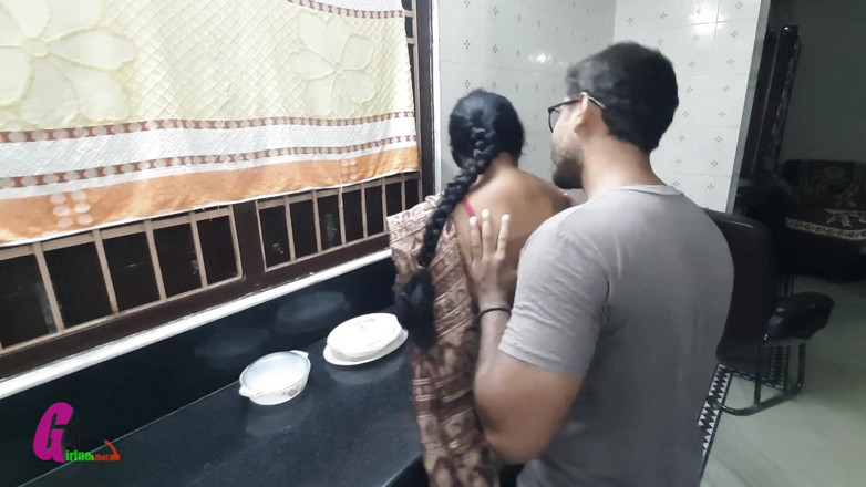 Horny_Bong: La bhabi indiana viene scopata da devar in cucina - sesso...