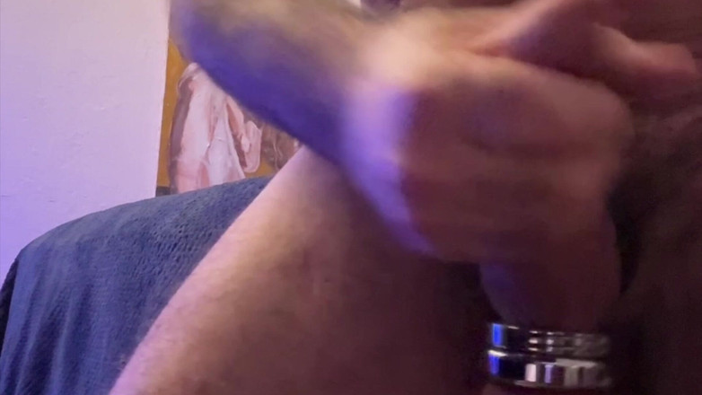 OhTrevor: Ohtrevor"s большие взвешинные яйца дрочит до спермы, мм м