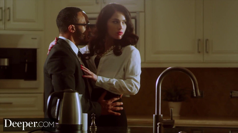 Deeper: Deeper - evelyn ki eershyaalu saathi ke saath tivr tin logon...