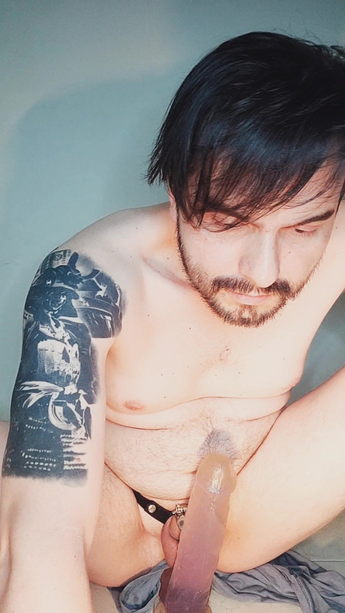 SlutClosetedfag: Follando consolador en la jaula de castidad pt1