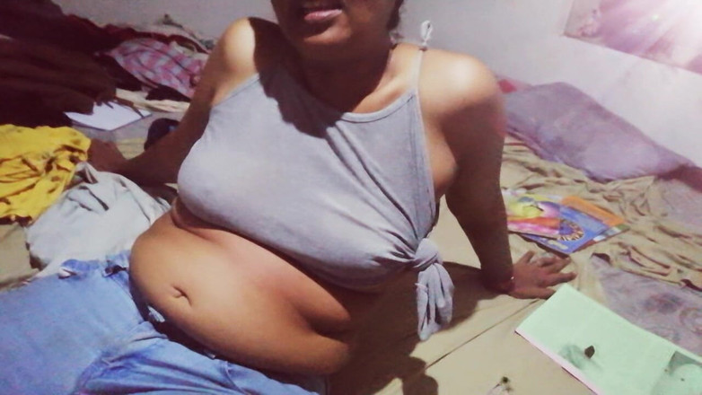 Tina Baby: 義理の妹はブラジャーなしで乳首を出さずに私を誘惑していました