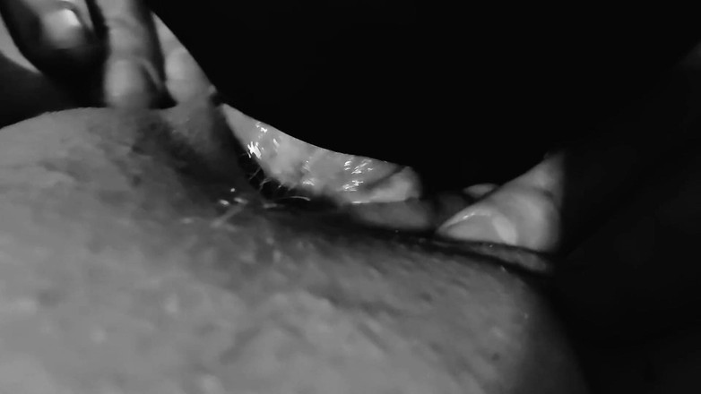 Misses Dickinson and Roughael: Ăn lồn, móc cua và tát