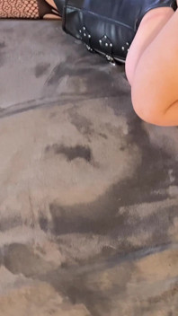 Nenek carmen: si cewek hot rambut pirang lagi asik nyepong kontol!