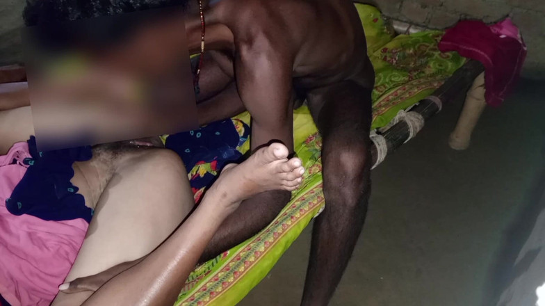 Treblsex: Desi žena v domácnosti Khatiya Tor Sexy Chudai Bhabhi