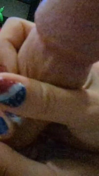 4k 未删减的 7 月 4 日熟女有很多爆炸性高潮，打手枪并被