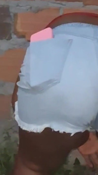 Madrasa din Two Big Rocks Butucs pe Quintal