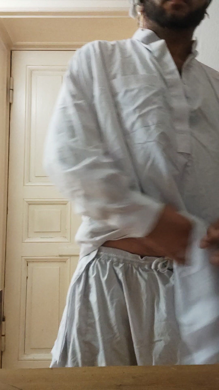 SmokedAlloy2: On make, dj-bro arrapato vestito come un afgano pervertito