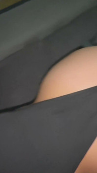Ibu tiri dengan bodysuit ini dientot habis-habisan di sofa