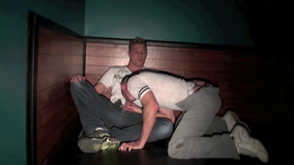 Gaybareback: Bastian geneukt door Kameron Frost