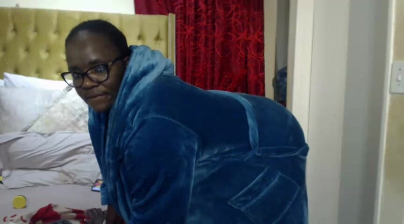 Legendary Booty Overdose: Tesão ssbbw masturbando e tomando café da manhã na cama