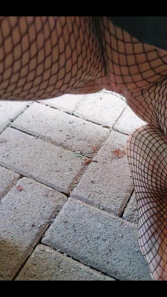 Lilux69: Kamu pengen liat aku kencing 4