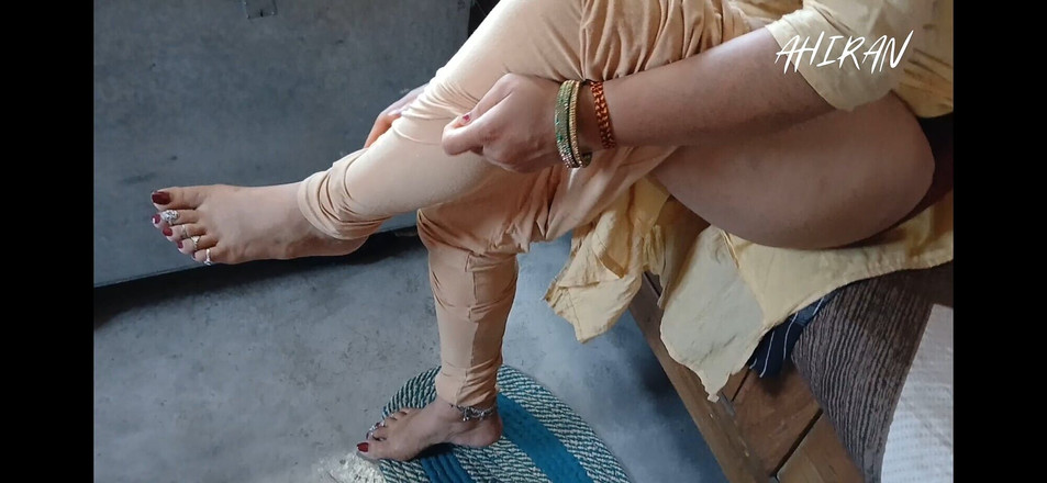 Aahan Ahiran: Sexy mädchen zieht sich um