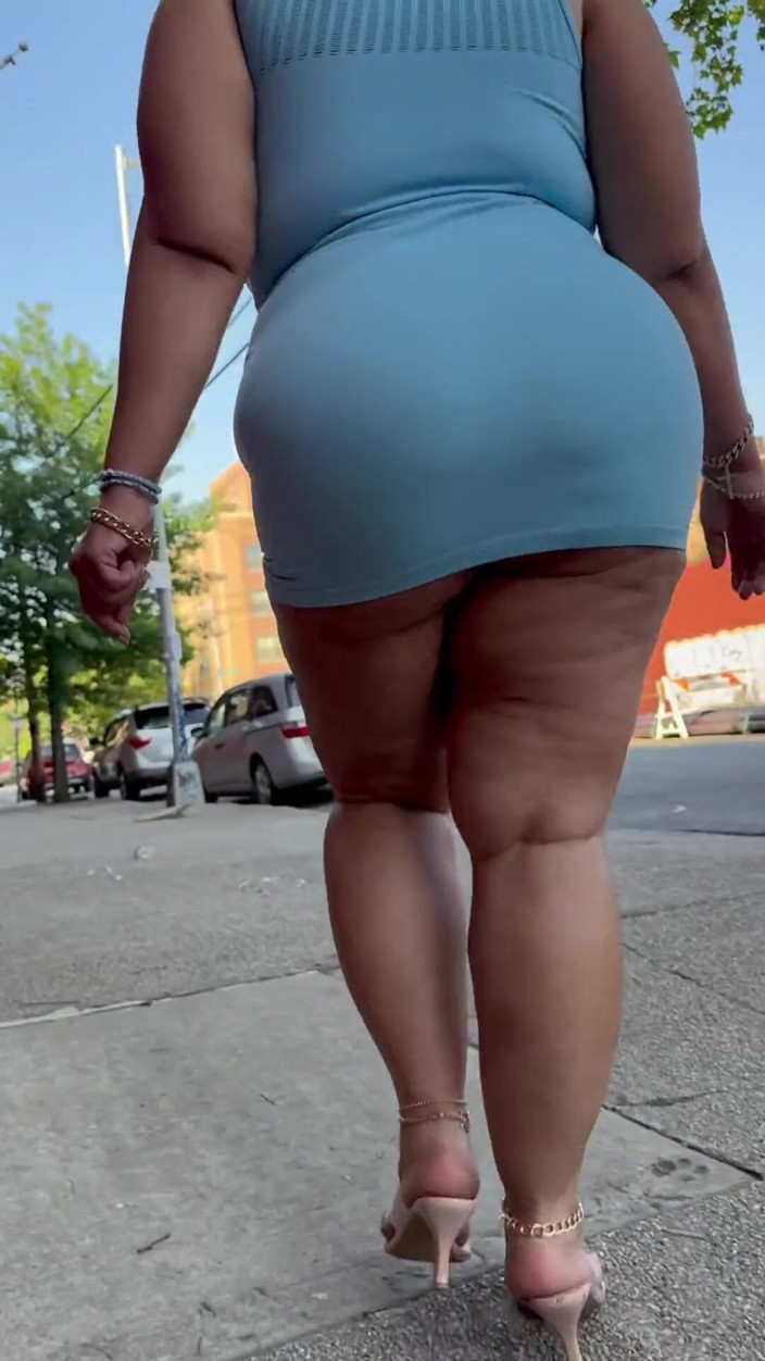 PutiLing: Mujer boricua puertorriqueña - piernas gruesas - culo gordo natural - mini falda -...