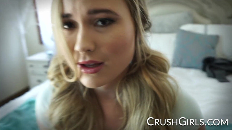 Crush Girls: Schiacciare ragazze - Alyssa Cole viene punita per aver preso la...