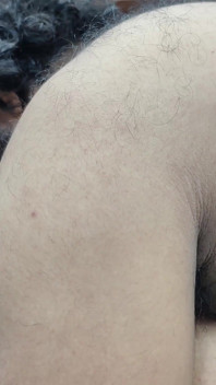 Des seins sucent avec un baiser de cul