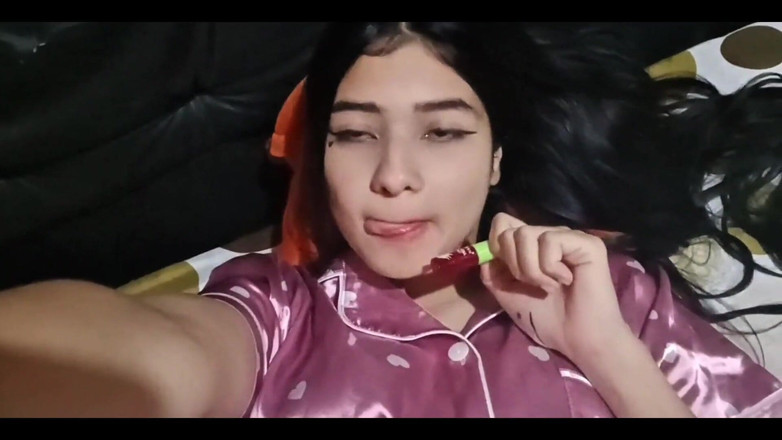 Yulieth Gomez: Une latina sexy se masturbe la chatte en solo (vidéo maison...