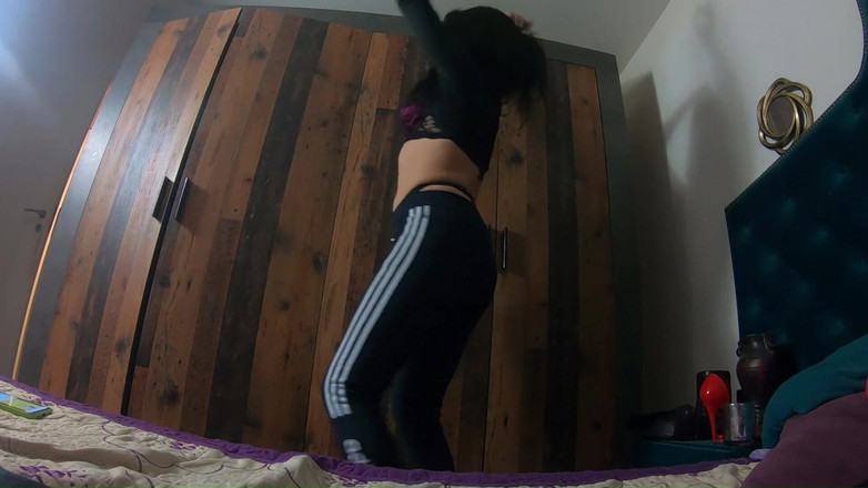 MilfyCalla: Žádám tě, abys mi ošukal kundičku! Jsem tvá sexy brunetka
