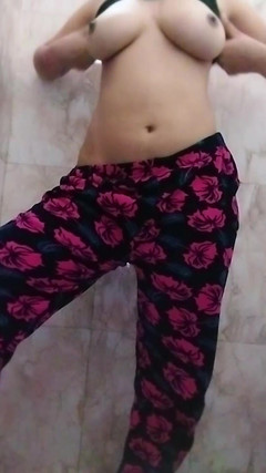 Riyathakur: Videoclip cu fată desi care se fute cu o fată...