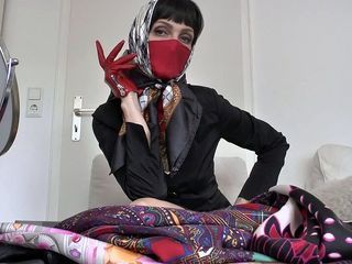 Lady Victoria Valente: 优雅的丝质围巾造型与围巾面具和头巾