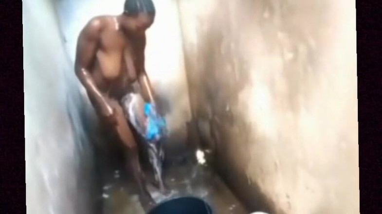 Sex tatie dessi: Africká sprcha s africkou ženou