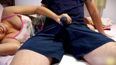 College-couple: Labă peste pantaloni scurți, spermă prin haine