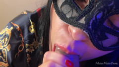 ManMaxCum: Ona sprawiła, że cum po pierwszym obciąganiu prezerwatywy (zbliżenie)