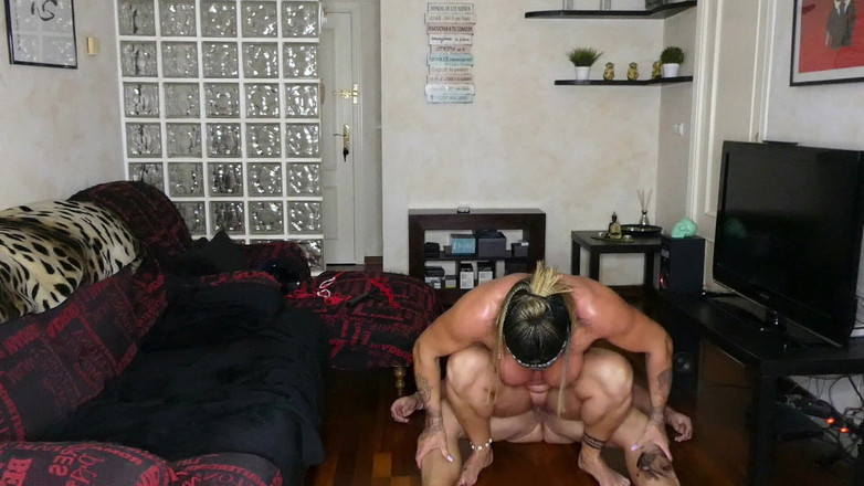 Danaxmuscles: Tôi đụ cảnh sát đến bắt giữ