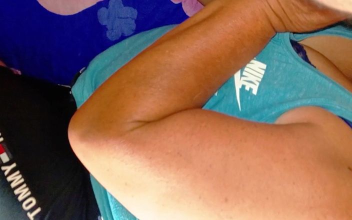 Milfta boohot: J’invite une femme rencontrée à la salle de sport chez moi...