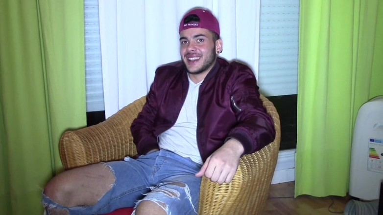 Gaybareback: Prima esperienza gay per questa giovane araba sexy scopata senza...