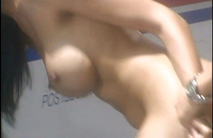 CBD Media Interracial: Drobná ebenová venkovská dívka s malou kundičkou je tvrdě ošukána...