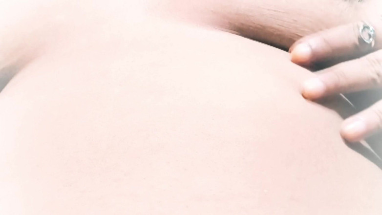 Dream Mahi: Hete Indische Bhabhi alleen thuis - natte en wilde actie