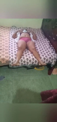 Cowok pengantar barang ini mengancam pelanggannya