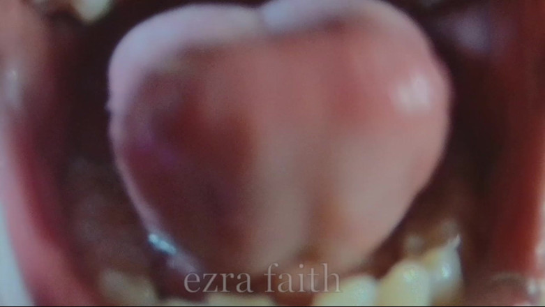 Ezra Faith: Bên trong miệng của một người khổng lồ thèm khát