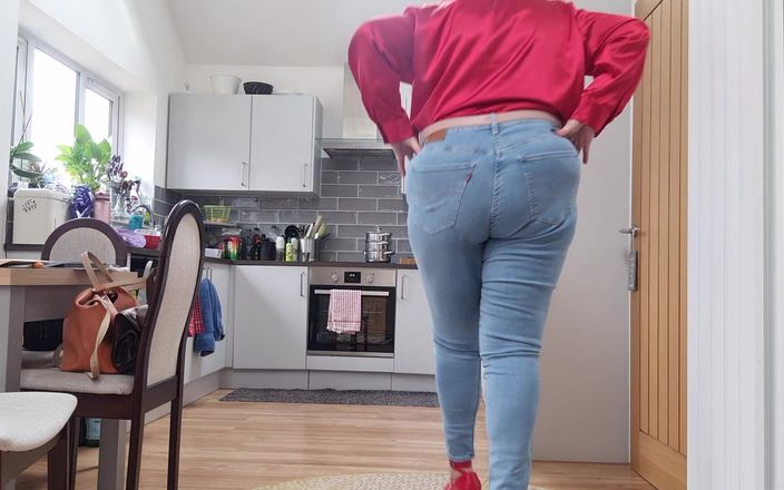 UK Joolz: Fat Arse in Jeans for Frank