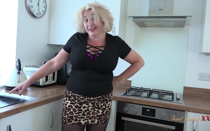 Aunt Judy&#039;s XXX: Auntjudysxxx - дуріє на кухні з каміллою, кремпай (відео від першої особи)