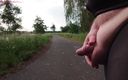 Carmen_Nylonjunge: Pausa nella calzamaglia durante il giro in bici 1