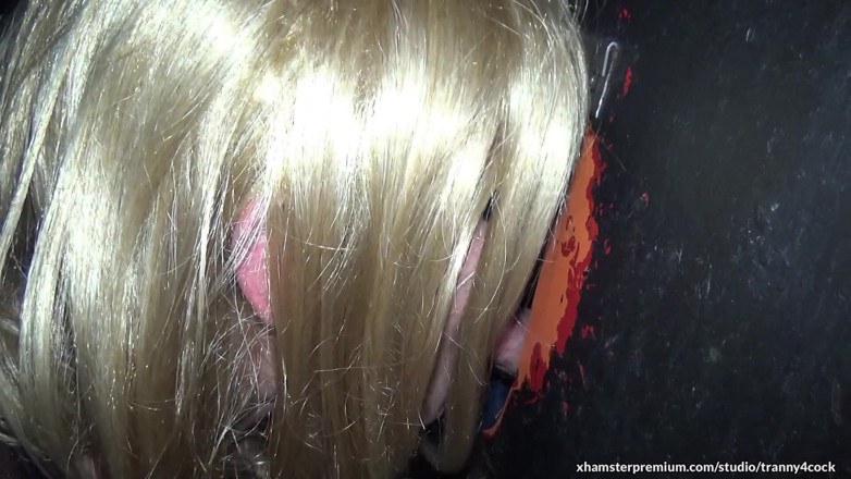 Tranny 4 cock: Susan succhia 9 cazzi al gloryhole