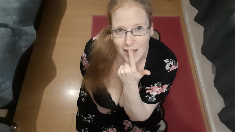 Curly_Dreams: Sono Inginocchiato Davanti a Te, Tu Ti Stai Masturbando Il...