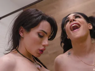 Oopsie - T-girls Ariel Demure & Eva Maxim Share Jade Venus' Trans Cock in Hot Glory Hole Threesome!