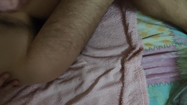 MartyBrady: Cowok kembar retro lagi asik main-main sambil pamer lubang pantat...