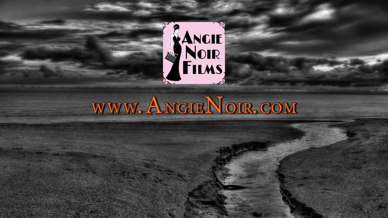 Angie Noir: Macecha a nevlastní dcera lesbické svádění w Angie Noir &amp; Ginary