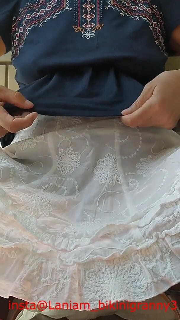 Ladyloveyoung60: Stiefmutter selbstbefriedigung, masturbation in undies, squirting, pissen, dicke titten, echter...