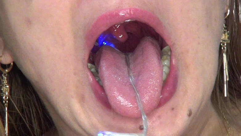 Angel eyes studio: Děs!! Nekonečné deepthroat s velmi dlouhým řetězcem světel!