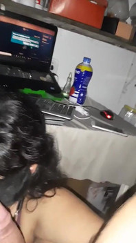 Eu dei ao meu amigo uma sessão de boquete e dei a ele um boquete