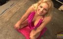 Shagging Stepmoms: Rubia milf muerda una polla hasta que recibe un facial