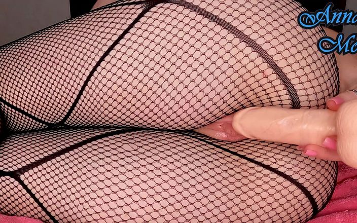 Anna Mole: Pawg lagi asik muasin itilnya pakai dildo sampai becek